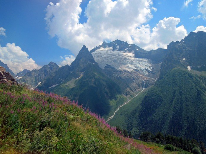 Одна из высочайших вершин Западного Кавказа: Домбай-Ульген